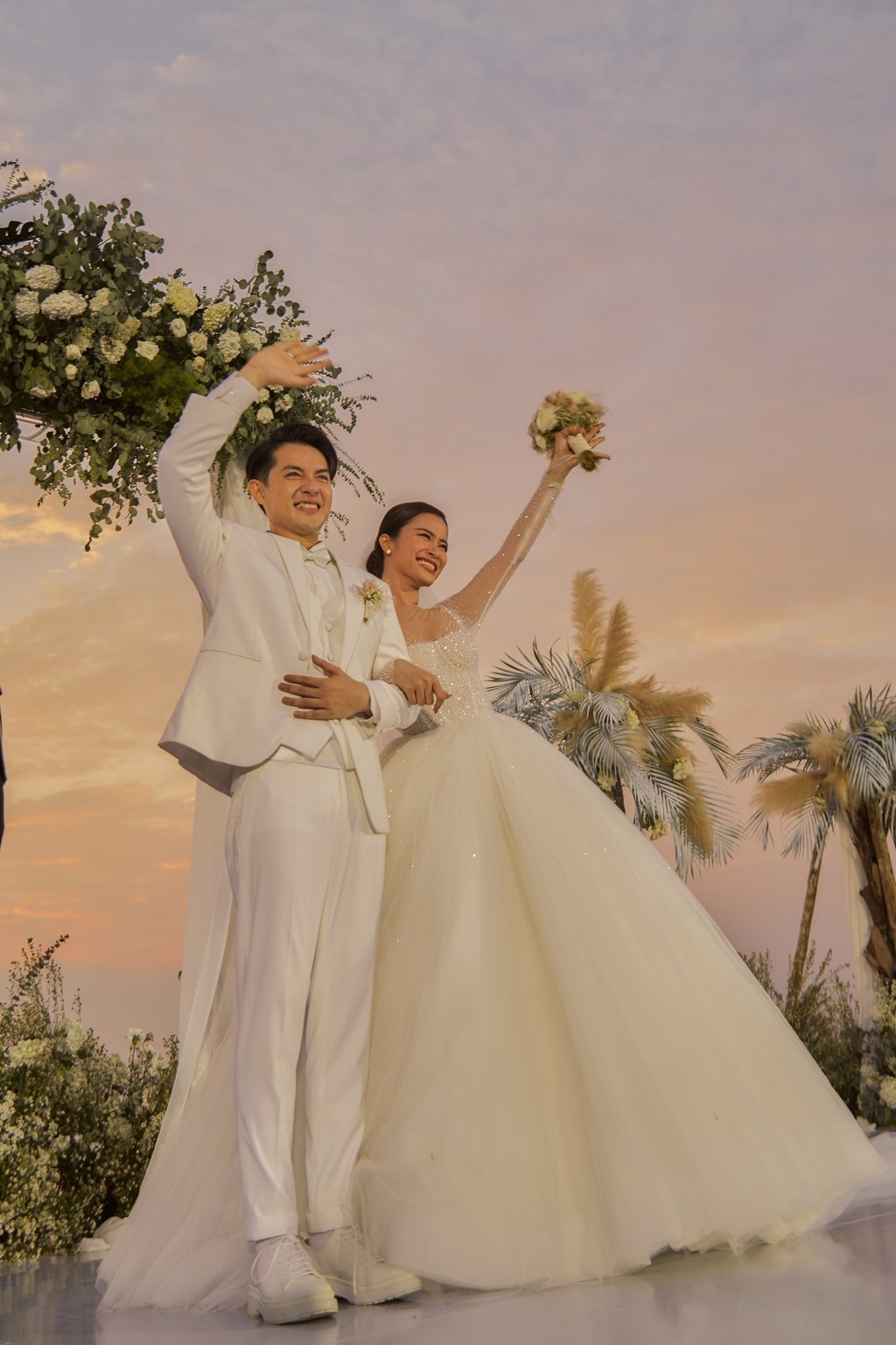 nhung khoanh khac xuc dong trong dam cuoi dong nhi ong cao thang