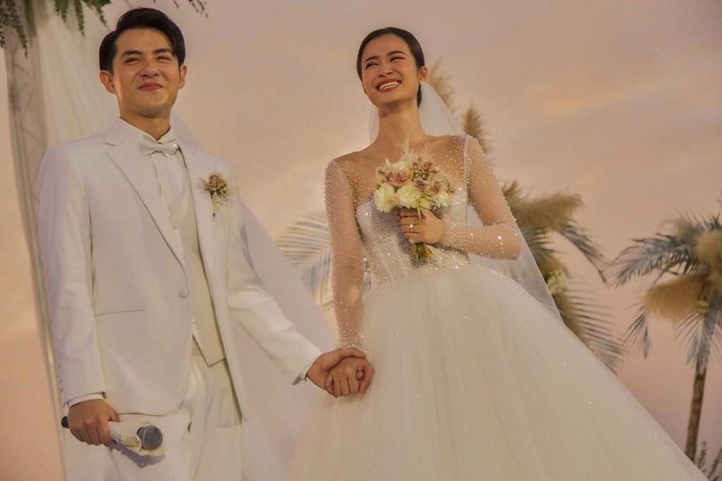 nhung khoanh khac xuc dong trong dam cuoi dong nhi ong cao thang