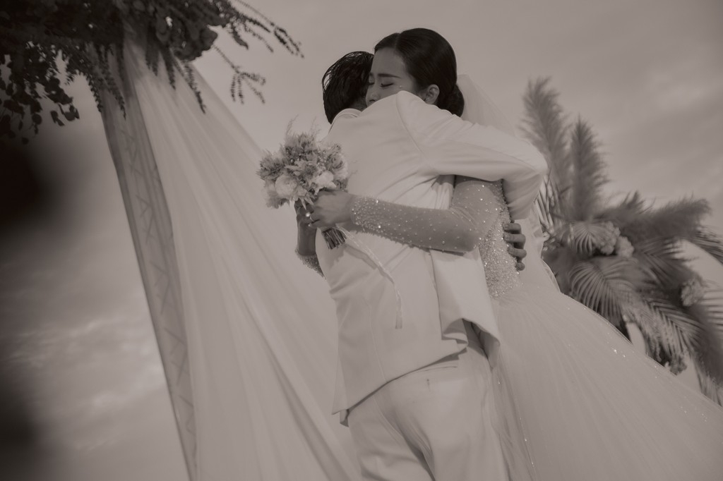 nhung khoanh khac xuc dong trong dam cuoi dong nhi ong cao thang