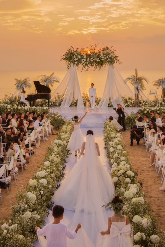 nhung khoanh khac xuc dong trong dam cuoi dong nhi ong cao thang