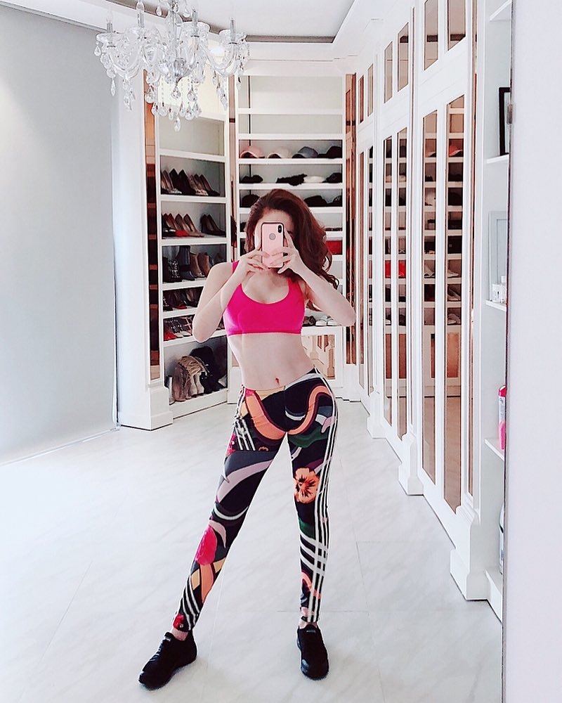 cuoc song sang chanh cua bao thy trong biet thu dep nhu lau dai o tphcm