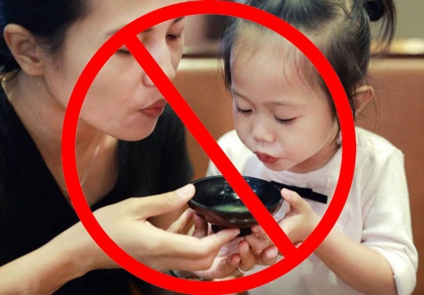 bi nhai mom thuc an tre de nhiem khuan hp tham chi mac ung thu