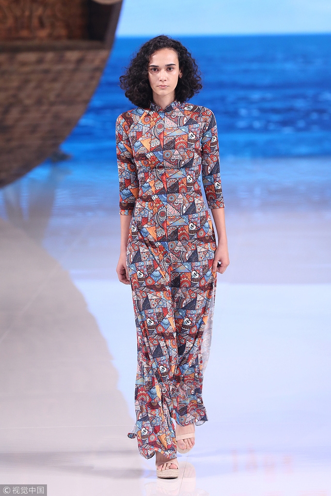 cong chung buc xuc khi ao dai non la bi goi la phong cach trung quoc