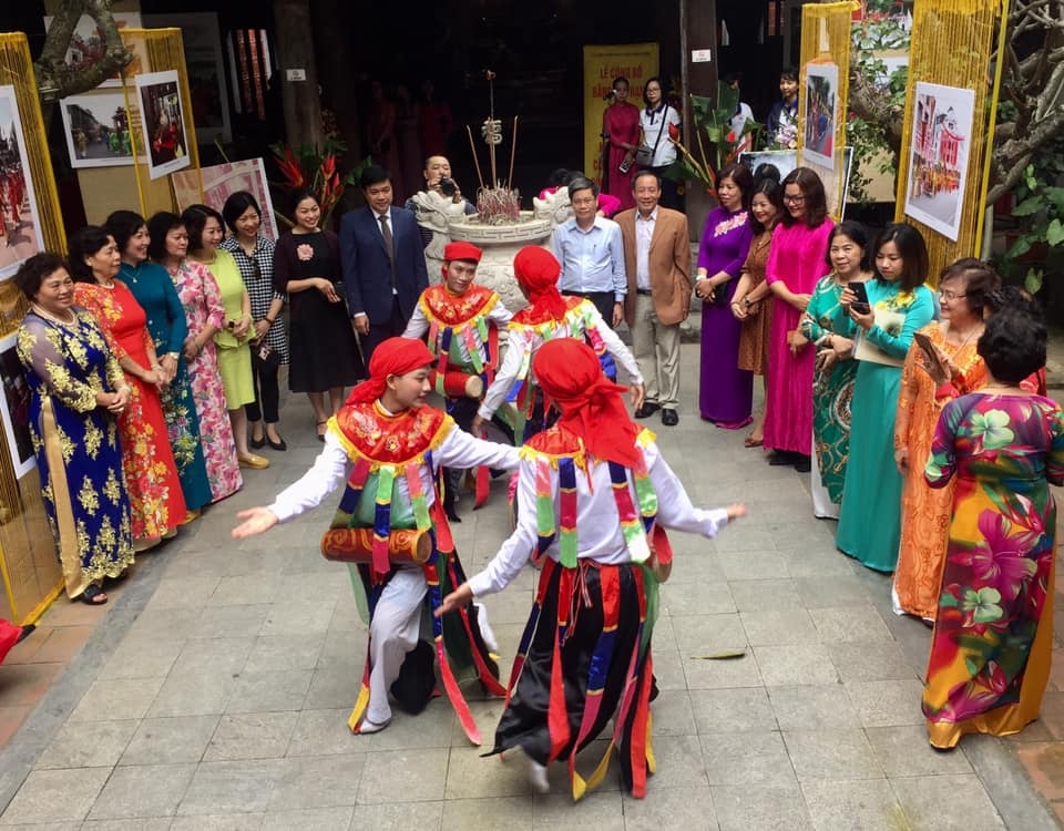 trien lam anh di san trong long ha noi mang le hoi truyen thong den gan hon voi nguoi tre