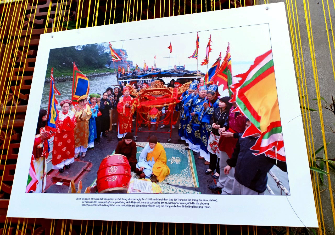 trien lam anh di san trong long ha noi mang le hoi truyen thong den gan hon voi nguoi tre