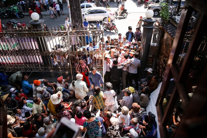 ngoc son phat 10 tan gao 100 trieu dong tang ba con ngheo