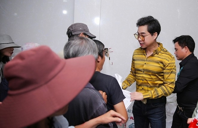 ngoc son phat 10 tan gao 100 trieu dong tang ba con ngheo