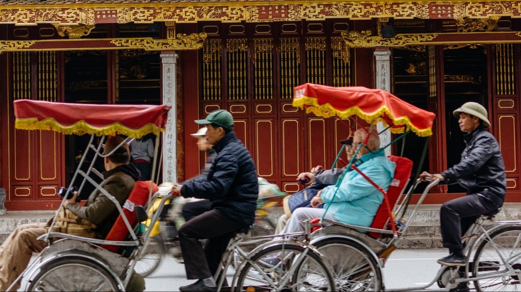 bao nuoc ngoai goi y lich trinh an choi 24 gio o ha noi