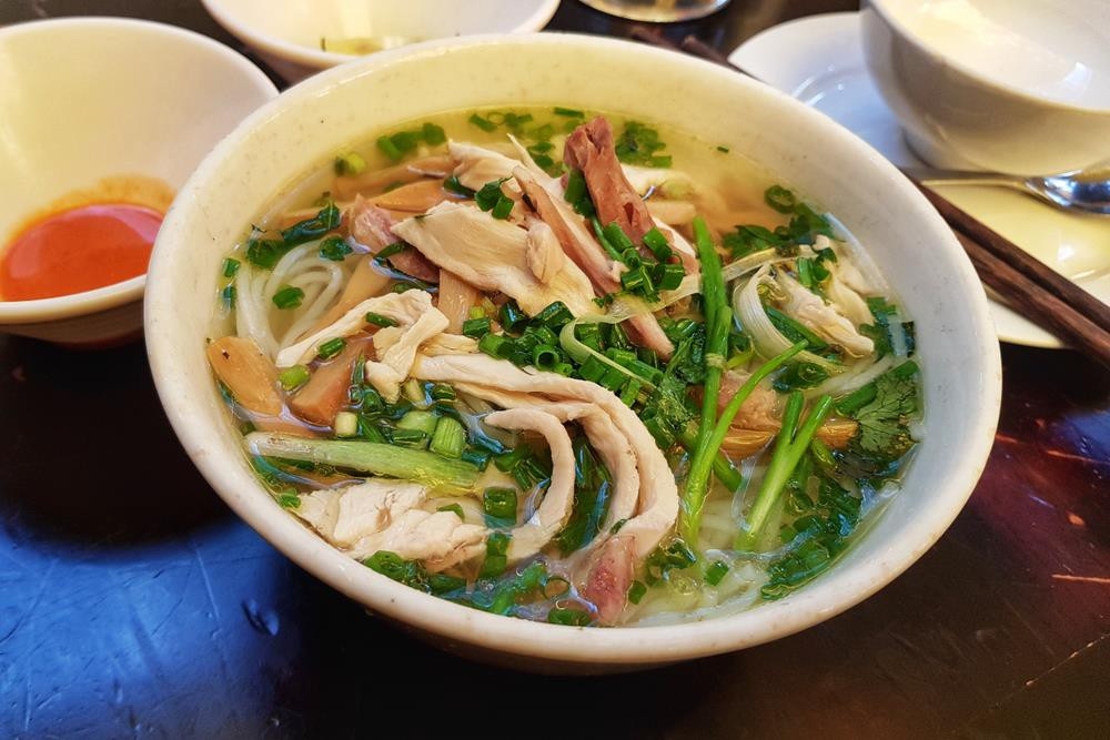 bao nuoc ngoai goi y lich trinh an choi 24 gio o ha noi