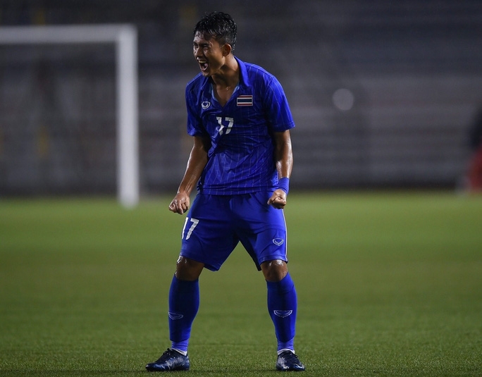 3 chan sut dang gom cua u22 thai lan ma u22 viet nam phai de chung