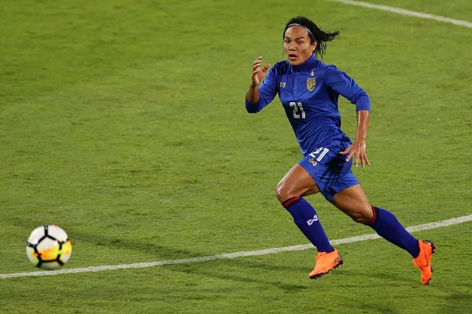 dan mang to mo ve gioi tinh cua nu cau thu thai lan