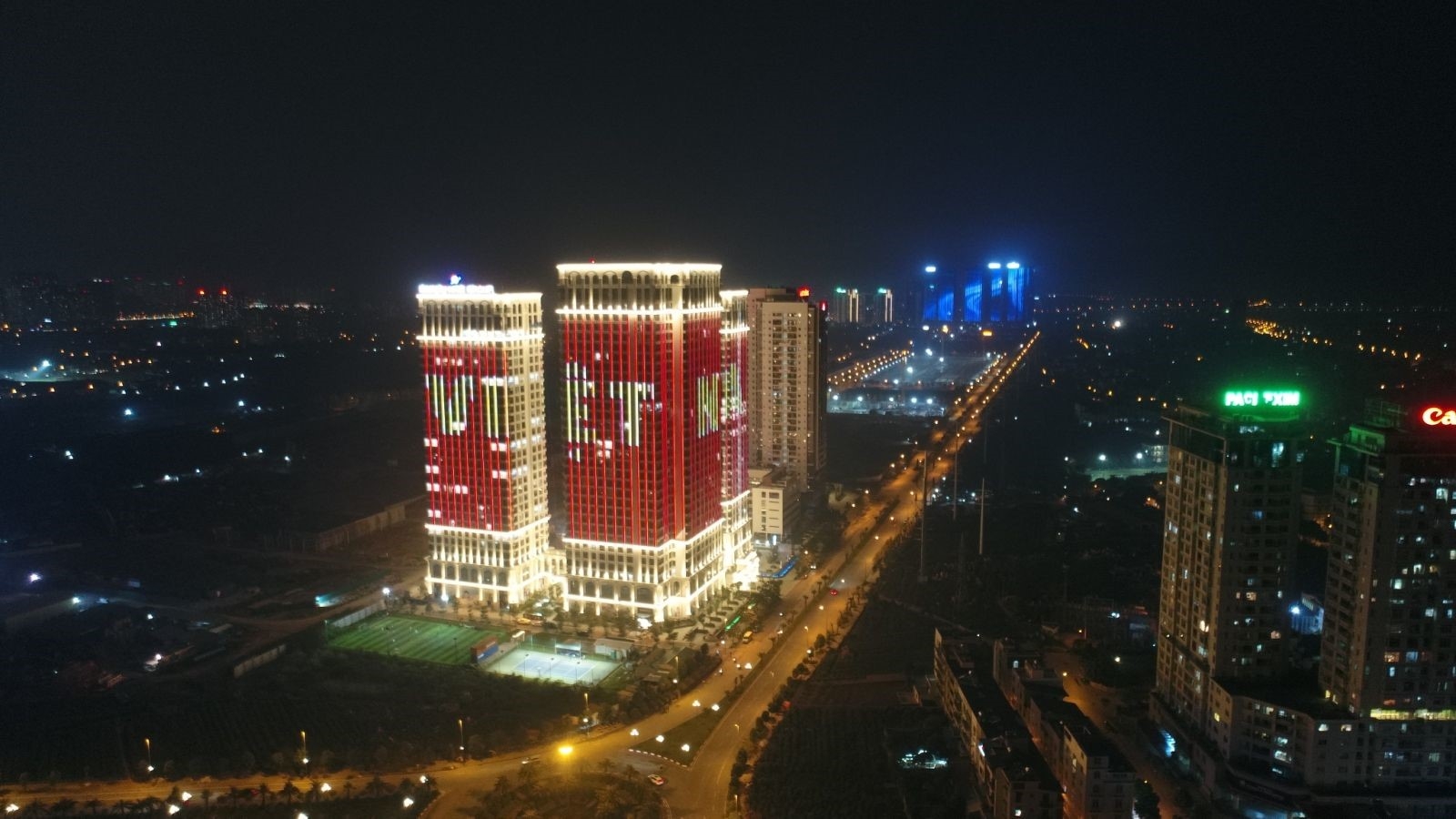 hang loat cao oc cua sunshine group nhuom do quoc ky co vu viet nam truoc tran ck sea games 30