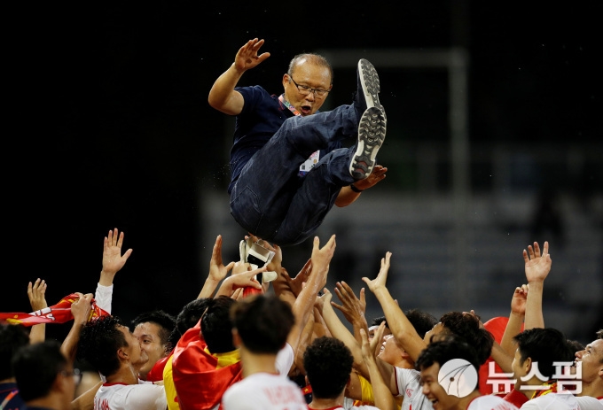 bao han vu khi loi hai nhat cua bong da viet nam la hlv park hang seo