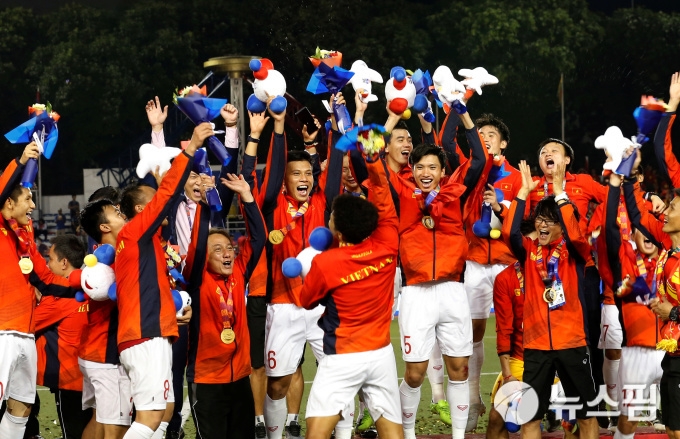 bao han vu khi loi hai nhat cua bong da viet nam la hlv park hang seo