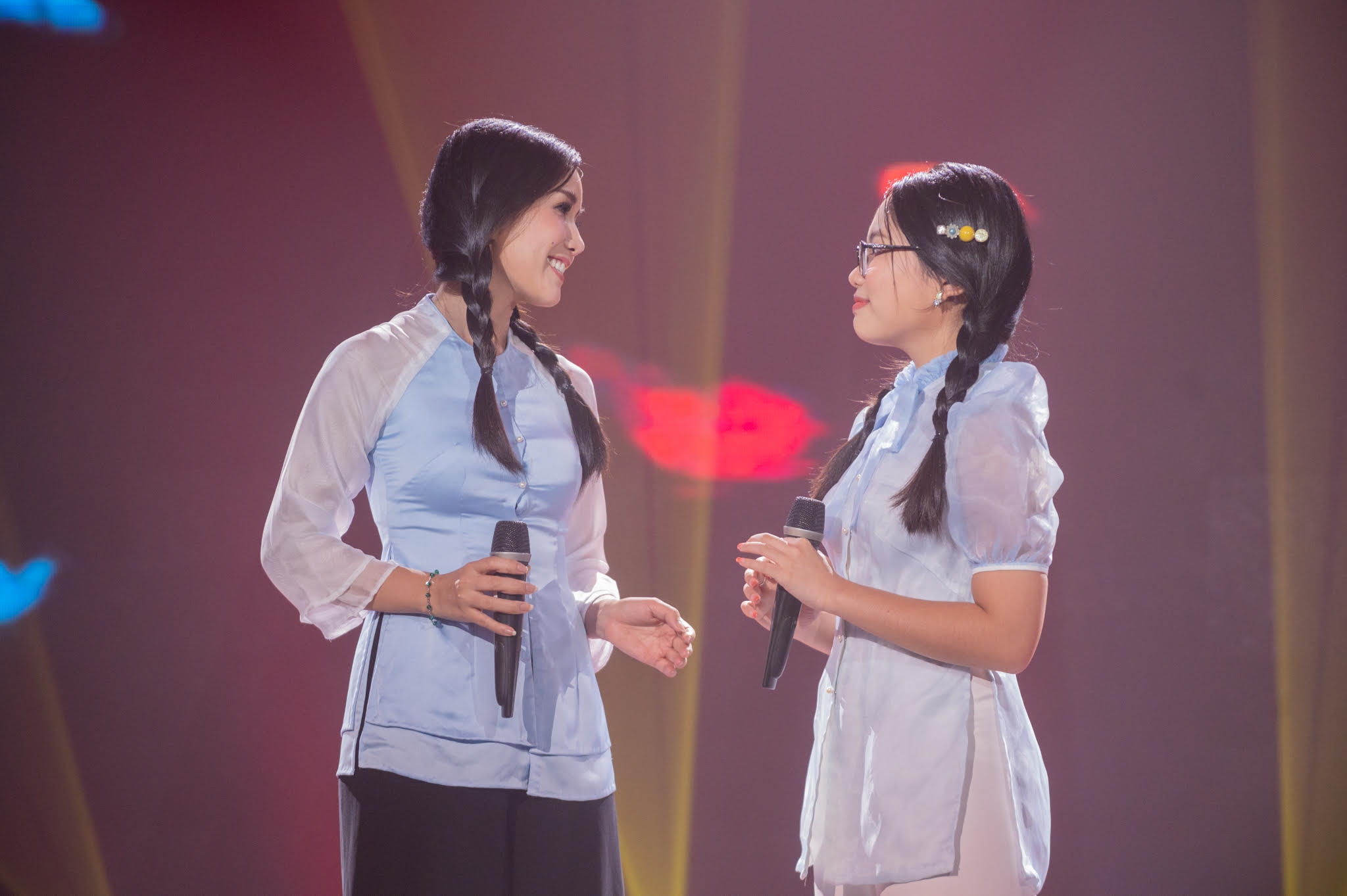 "Sầu nữ" Thúy Huyền biến hóa đa dạng trong Liveshow Huyền Ca sau nu thuy huyen bien hoa da dang trong liveshow huyen ca