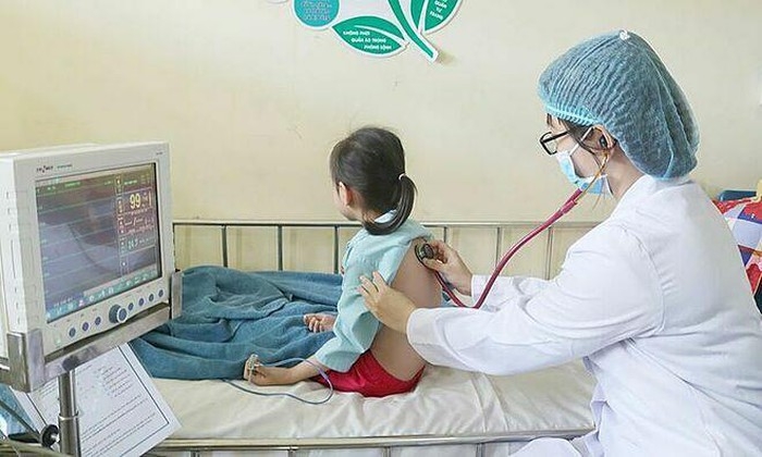 quang ninh be gai 5 tuoi uong nham thuoc diet chuot