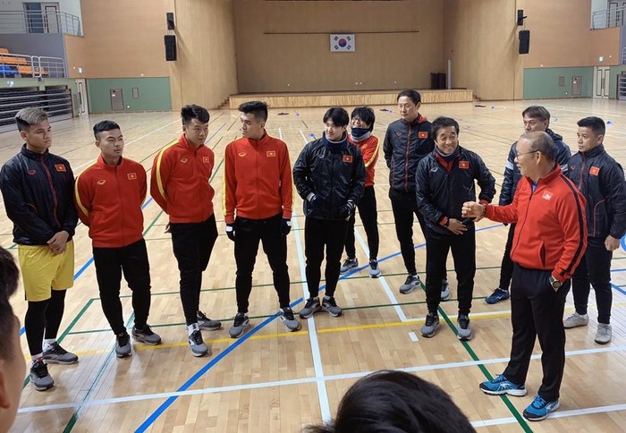 thoi tiet xau u23 viet nam tap luyen trong nha