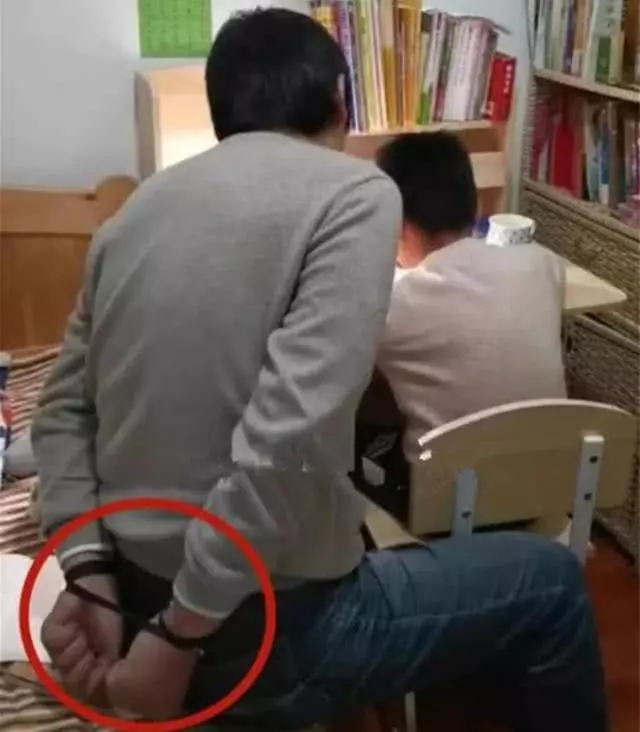 ong bo tu troi tay minh de khong noi gian khi day con hoc bai