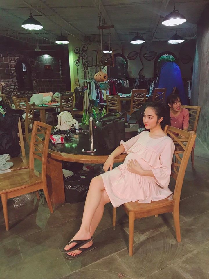 hoa minzy lo anh bung bau giua tin don da sinh con cho ban trai thieu gia