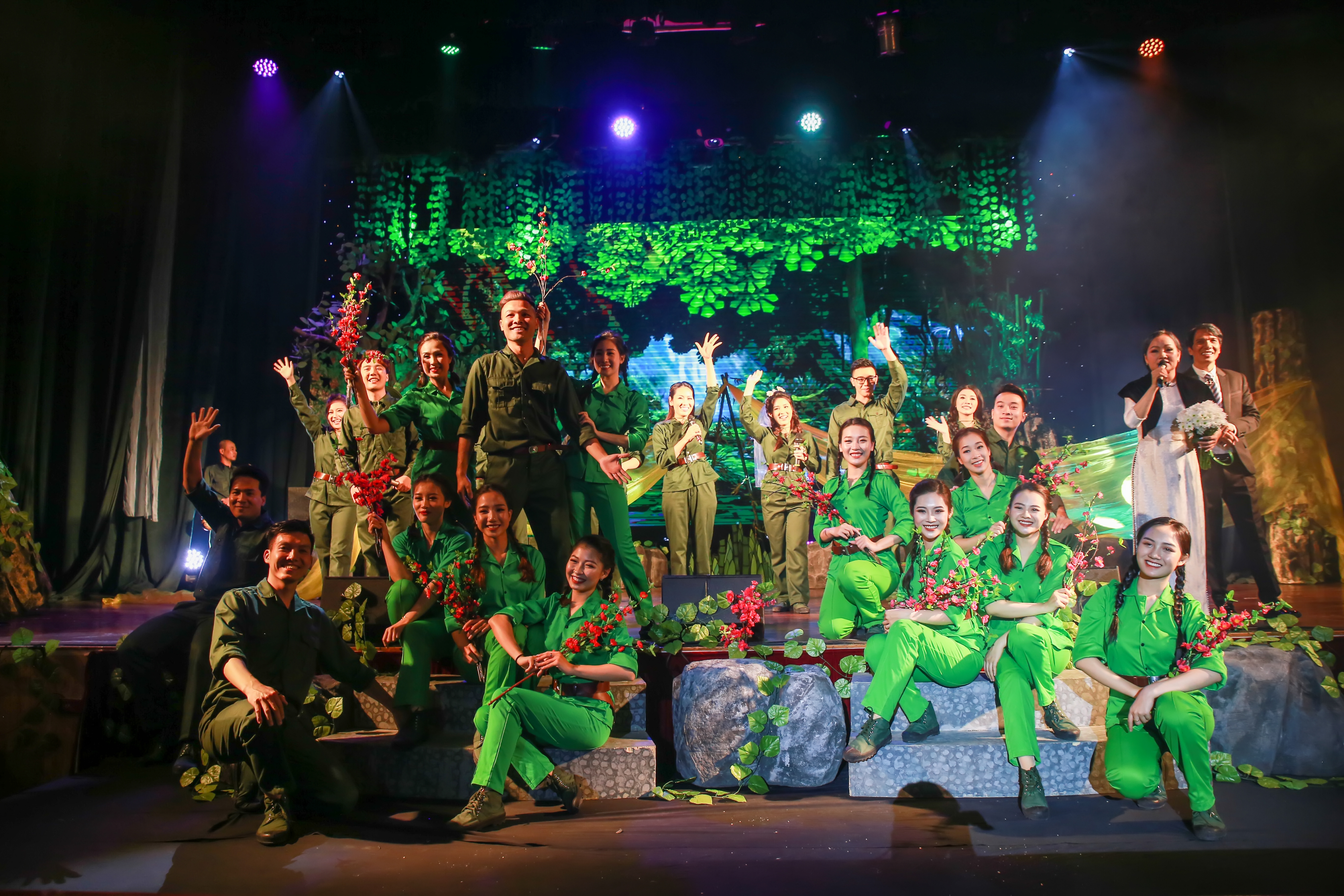 cuoc choi lon thanh cong cua nhac si duong cam