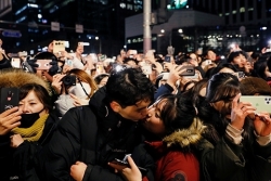 Cả thế giới bước vào năm 2020 ra sao?