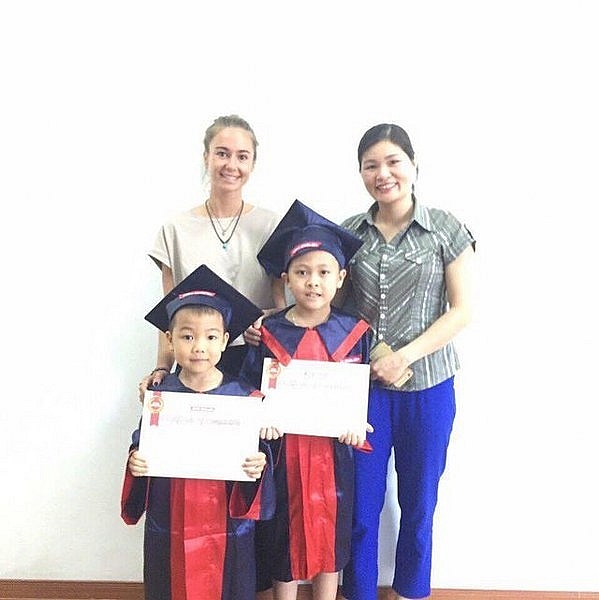 cau be 8 tuoi gac giac mo hoc tieng anh vi nha qua xa
