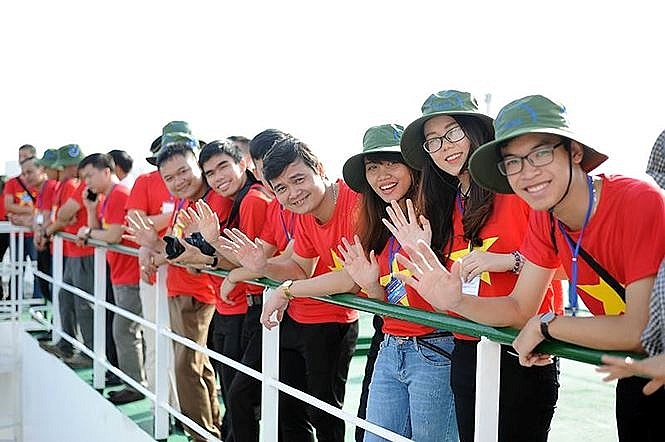 hanh trinh tuoi tre vi bien dao que huong tuyen chon thanh nien