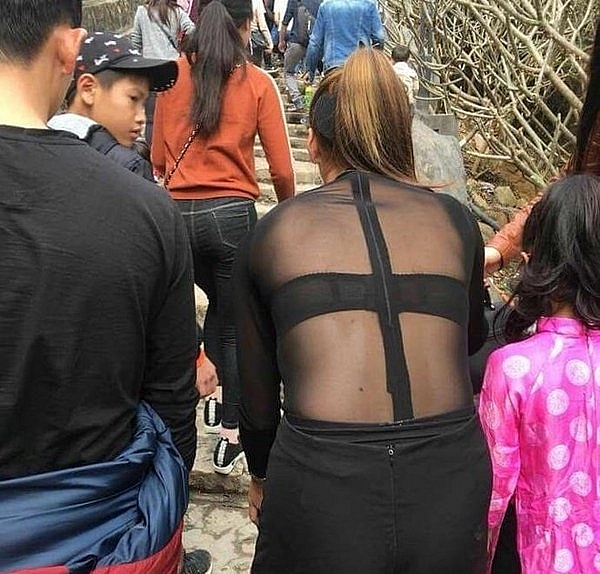 chon linh thieng khong phai la noi de khoe hang