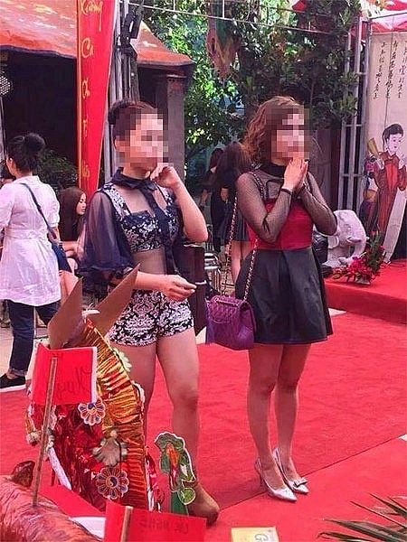 chon linh thieng khong phai la noi de khoe hang