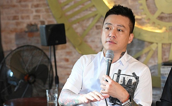 tuan hung phu nhan viec xo xat o quan bar