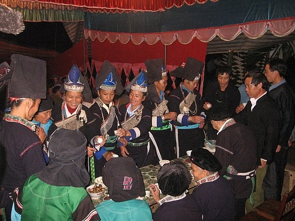 Độc đáo tục cưới hỏi của người Pa Dí ở Lào Cai doc dao tuc cuoi hoi cua nguoi pa di o lao cai