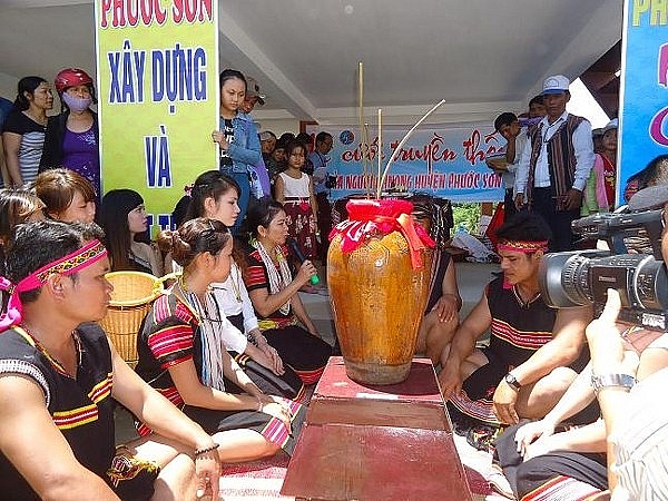 kham pha phong tuc cuoi hoi doc dao cua nguoi bhnong o quang nam