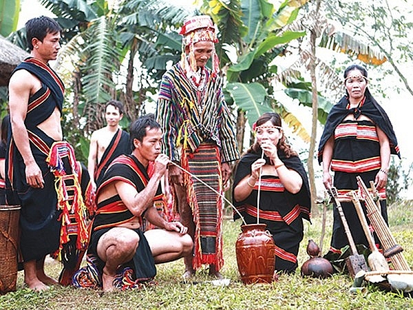 kham pha phong tuc cuoi hoi doc dao cua nguoi bhnong o quang nam