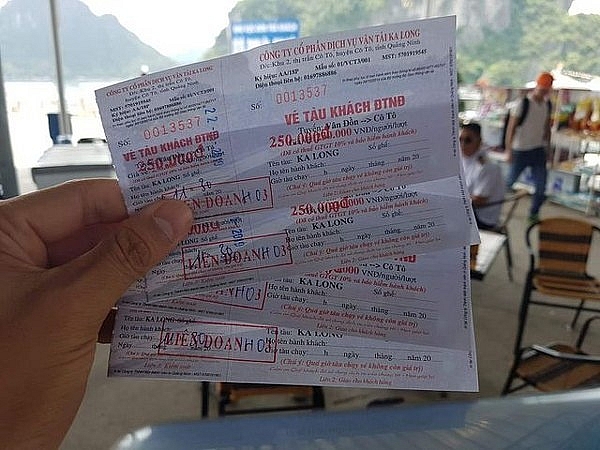 dan buc xuc du khach ngac nhien khi ve tau ra dao co to tang cao