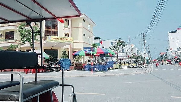 dan buc xuc du khach ngac nhien khi ve tau ra dao co to tang cao