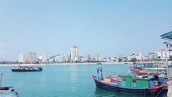 dan buc xuc du khach ngac nhien khi ve tau ra dao co to tang cao