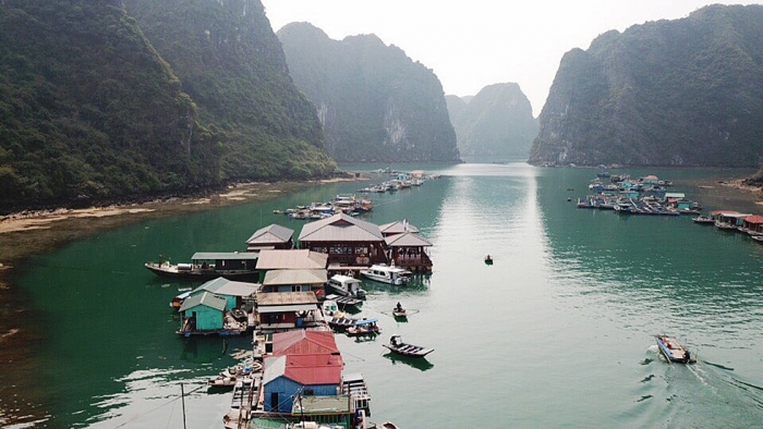 Khám phá "bảo tàng" nổi trên vịnh Hạ Long kham pha bao tang noi tren vinh ha long
