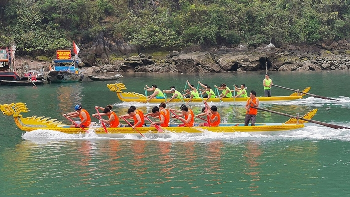 Khám phá "bảo tàng" nổi trên vịnh Hạ Long kham pha bao tang noi tren vinh ha long