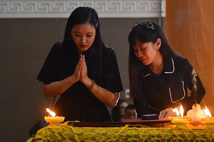nhieu nghe si viet khoc khi vieng nguoi mau ha noi qua doi o tuoi 37