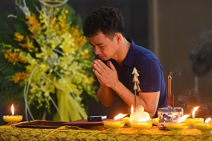nhieu nghe si viet khoc khi vieng nguoi mau ha noi qua doi o tuoi 37