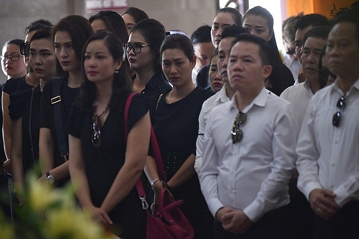 nhieu nghe si viet khoc khi vieng nguoi mau ha noi qua doi o tuoi 37