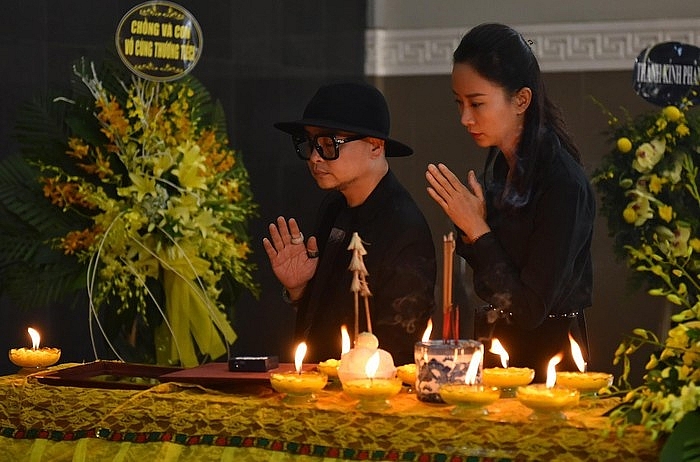 nhieu nghe si viet khoc khi vieng nguoi mau ha noi qua doi o tuoi 37