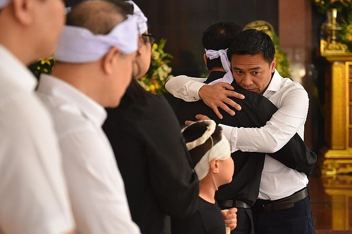 nhieu nghe si viet khoc khi vieng nguoi mau ha noi qua doi o tuoi 37