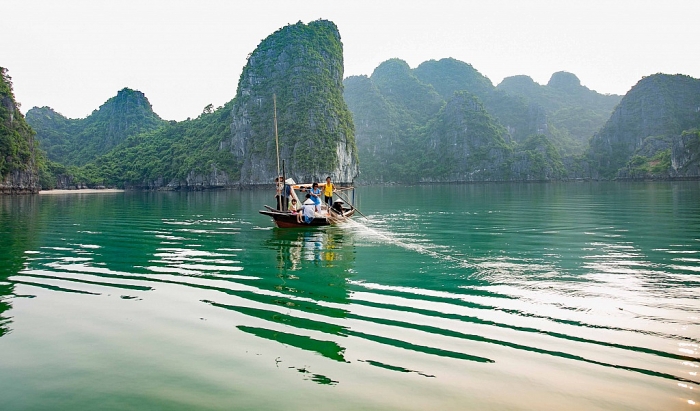 canaval ha long chao don du khach dip nghi le 304