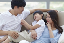 Bố mẹ nói lời cay nghiệt, con trẻ lớn lên thích mỉa mai người khác