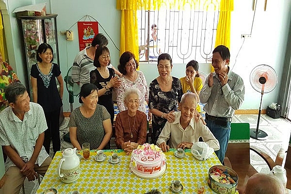 cu ong 96 tuoi thoi nen cat banh cung nguoi yeu cu sau 65 nam xa cach