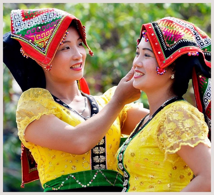 chiec khan pieu la trang phuc truyen thong cua dan toc nao