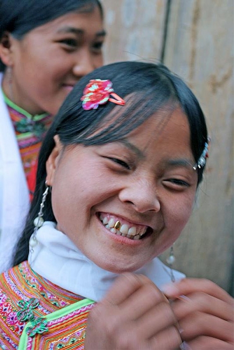 phuc vu thieu nu xinh dep ga trai kiem kha o phien cho vung cao