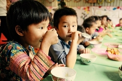 Níu giấc mơ con chữ nơi biên viễn