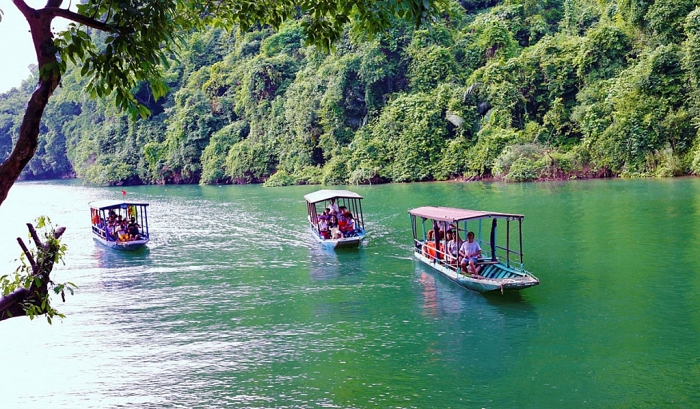 ho tu nhien nao lon nhat viet nam